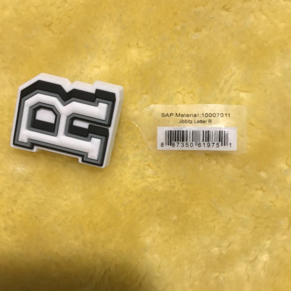 Crocs letter R jibbitz - Picture 3 of 3